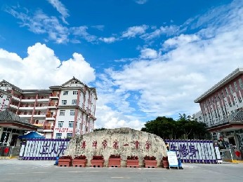 普洱市第一中學(xué)（云南省重點中學(xué)）——人臉識別智慧閘機(jī)通道項目