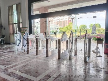 暴雨不懼、極寒無憂：鐵軍智能大學人行通道閘機的環(huán)境適應性突破