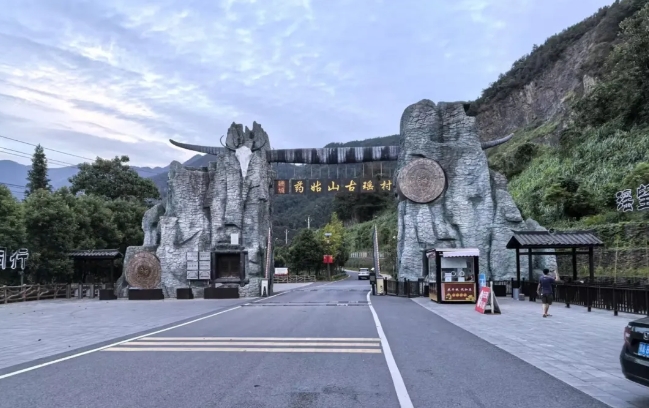 中華古瑤第一村上線鐵軍智能景區(qū)檢票閘機(jī)