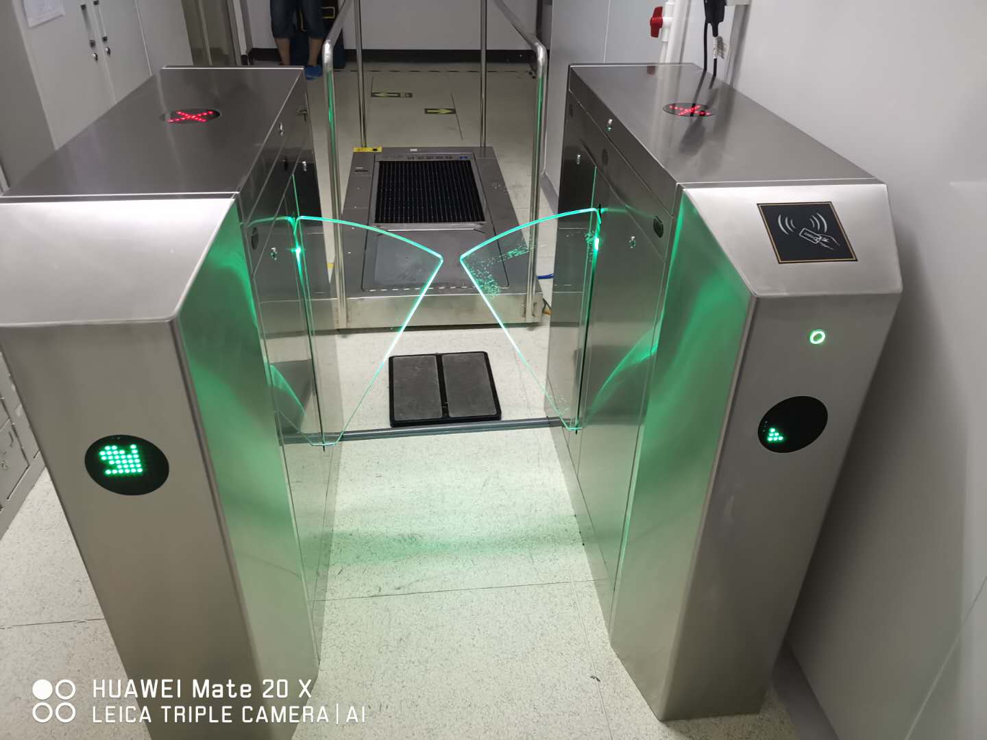 ESD防靜電門禁閘機的優(yōu)缺點分析